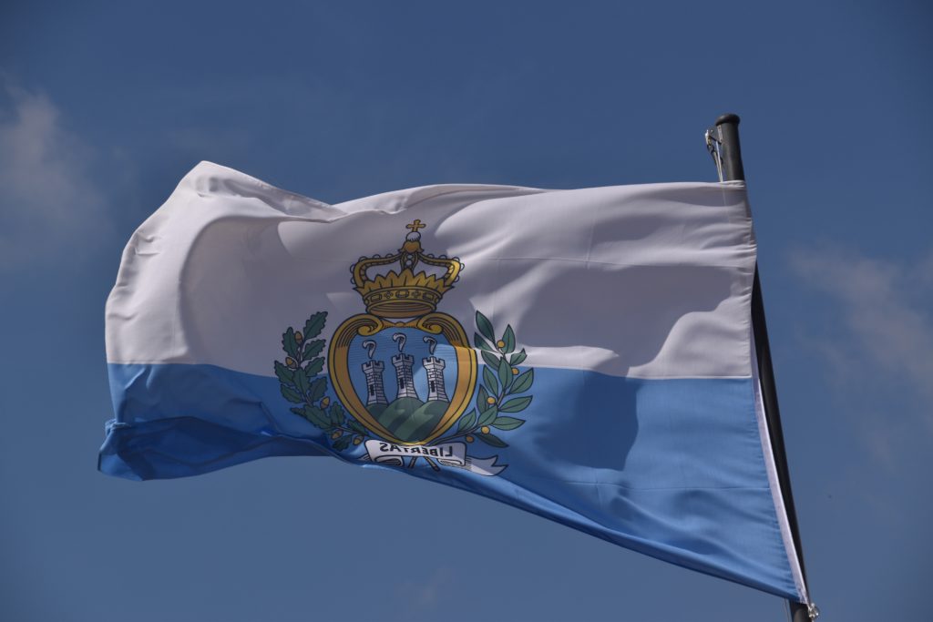 Flaggan i Republica di San Marino