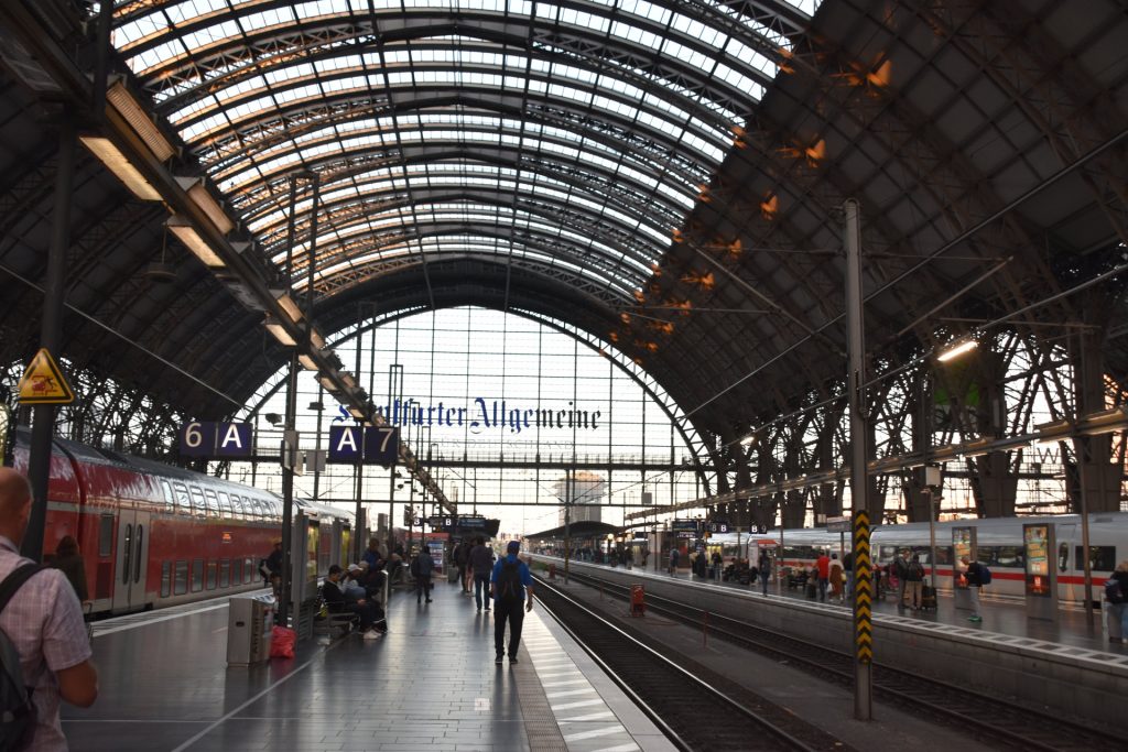 Våra resor - Ytterligare en tågstation - Frankfurt am Main.
